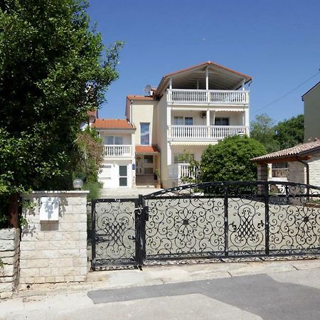 Apartments Domic Banjole Exterior photo